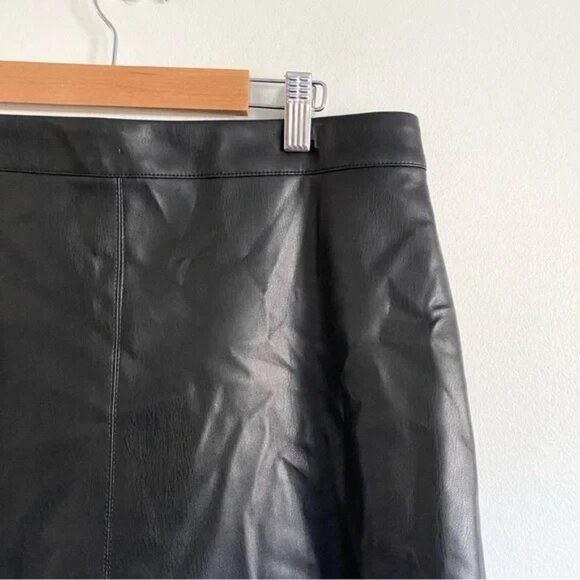 BB Dakota Brucie Faux Leather Mini Skirt in Black - Picture 4 of 5